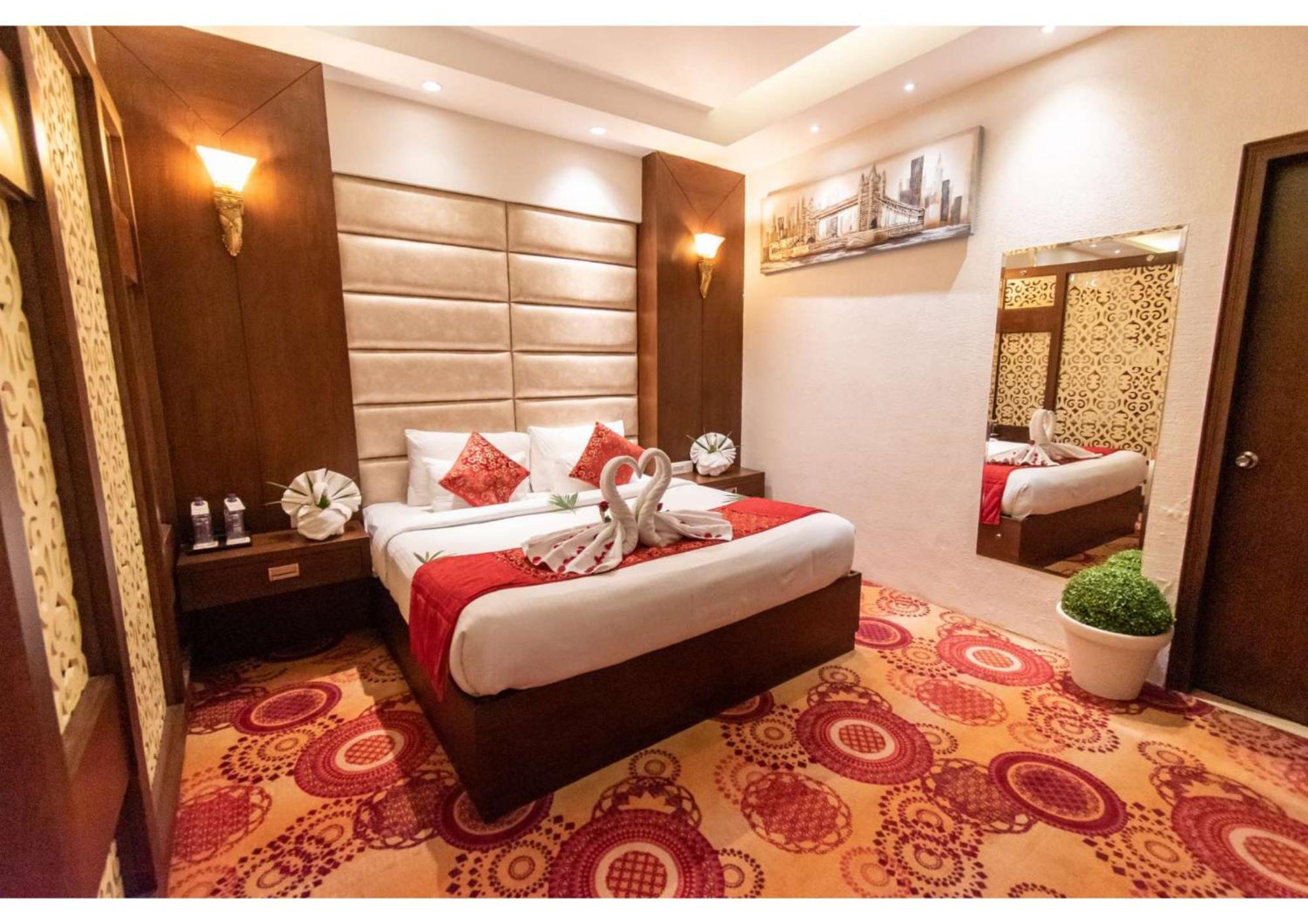 The Grand Ambassador Hotel Phagwāra Екстериор снимка