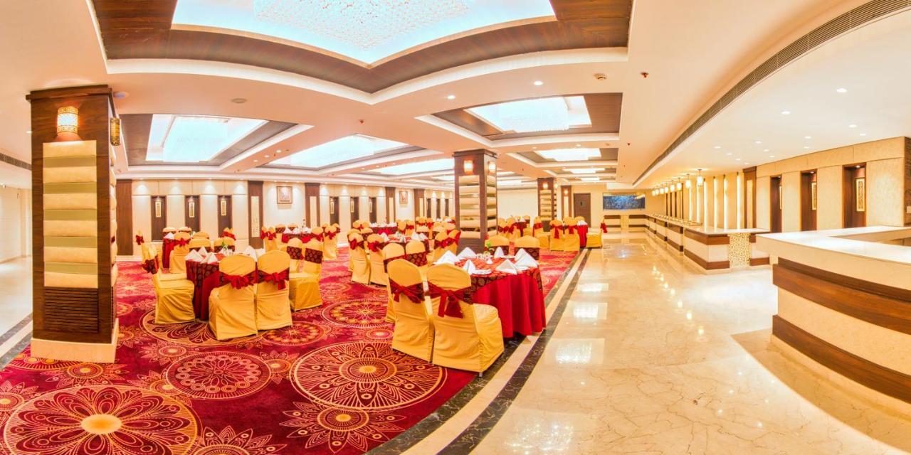The Grand Ambassador Hotel Phagwāra Екстериор снимка