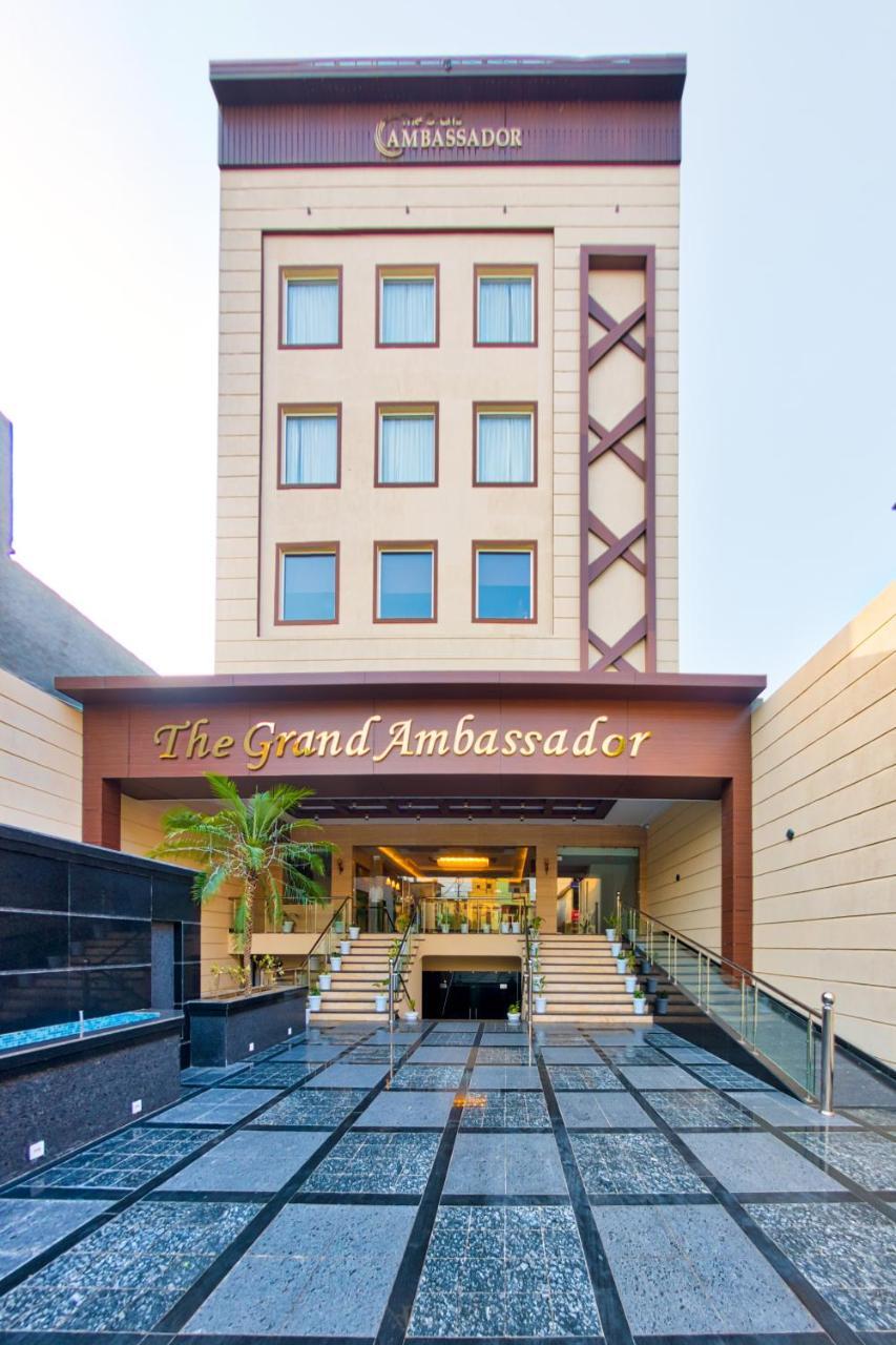 The Grand Ambassador Hotel Phagwāra Екстериор снимка